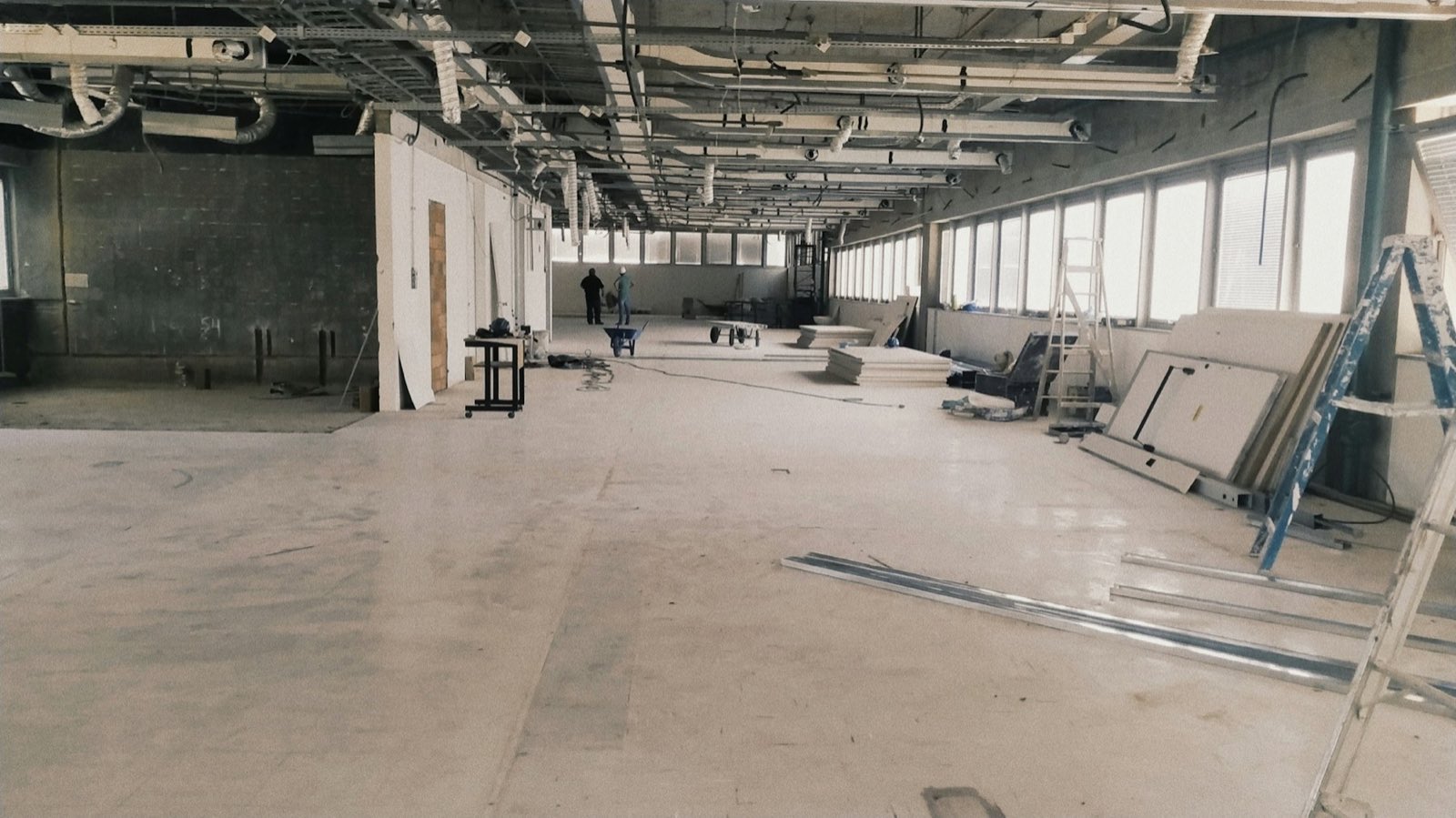 Weitläufige Gewerbefläche im Umbau